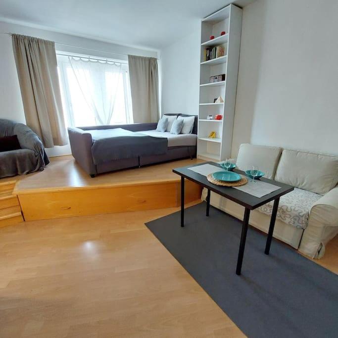 Centrum Studio Apartment With The Self-Check-In Братислава Экстерьер фото